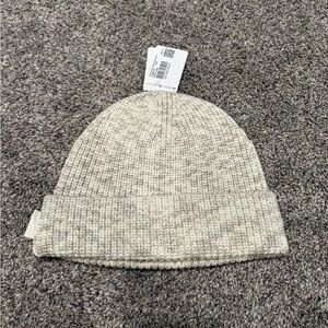 NWT Lululemon close fit wool blend ribbed knit beanie grey